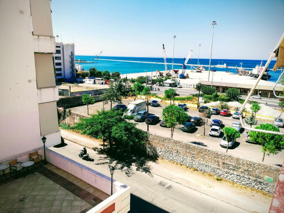 Central Patras Bagian luar foto